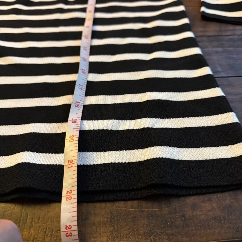 Sz M Rachel Roy Black and White Striped Knit Top - Picture 2 of 4
